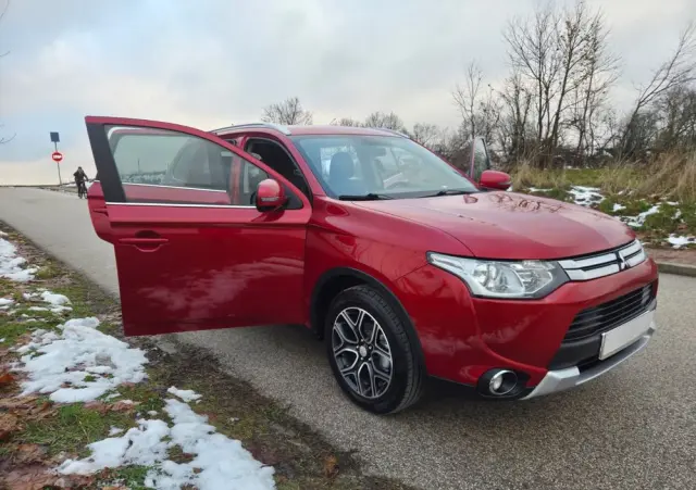 MITSUBISHI Outlander 2.2 DI-D 4WD Plus