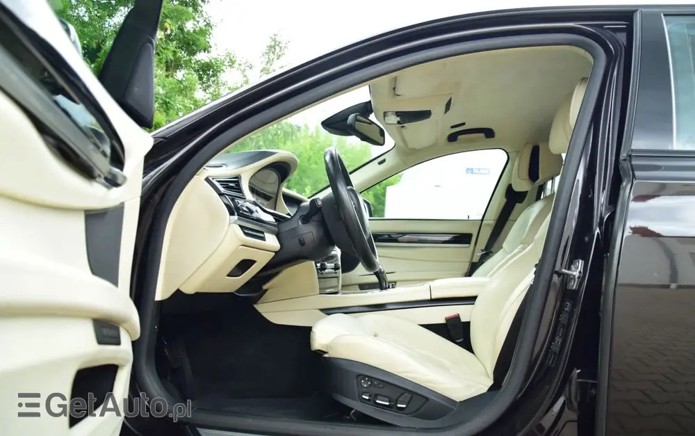 BMW Seria 7 740d