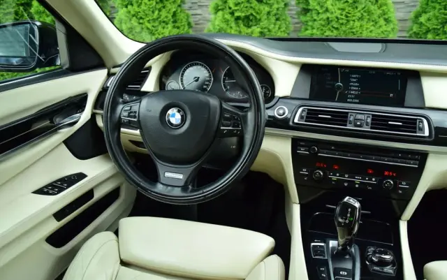 BMW Seria 7 740d