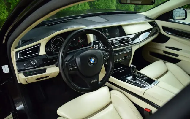 BMW Seria 7 740d