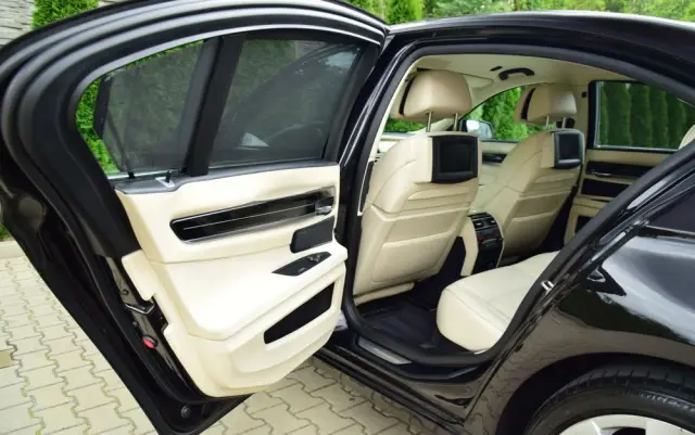 BMW Seria 7 740d