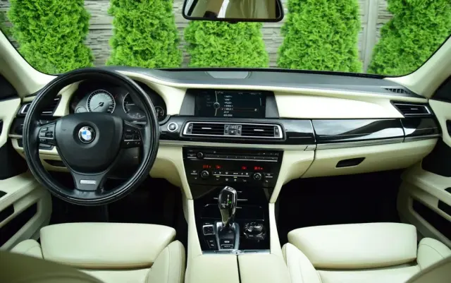 BMW Seria 7 740d