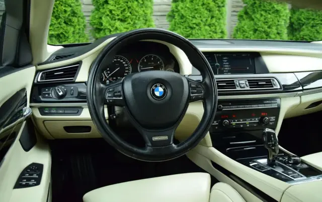 BMW Seria 7 740d