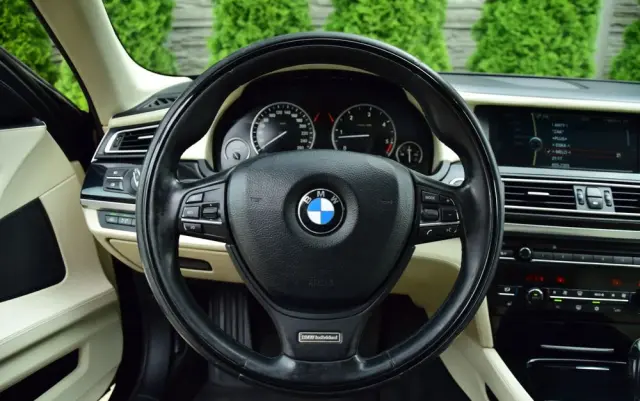 BMW Seria 7 740d