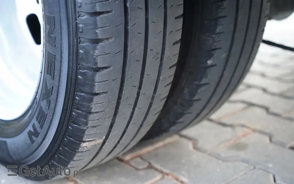 IVECO DAILY 35-160 / KONTENER 4,2 M / WINDA / BLIŹNIAK   DMC: 3500 KG /  2022 