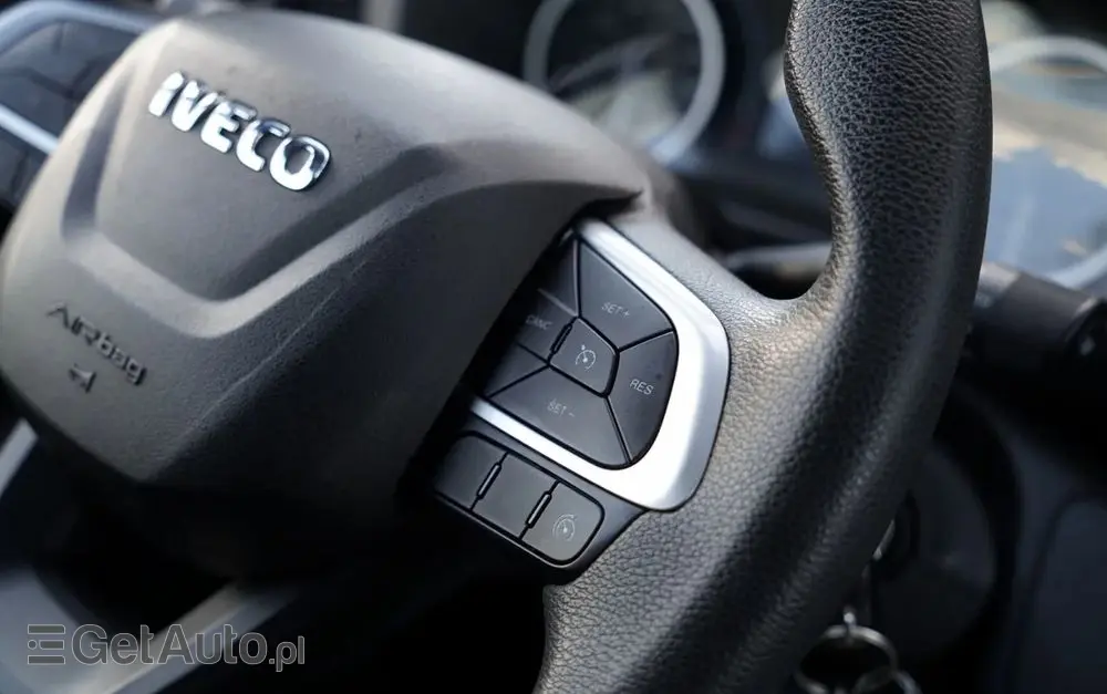 IVECO DAILY 35-160 / KONTENER 4,2 M / WINDA / BLIŹNIAK   DMC: 3500 KG /  2022 