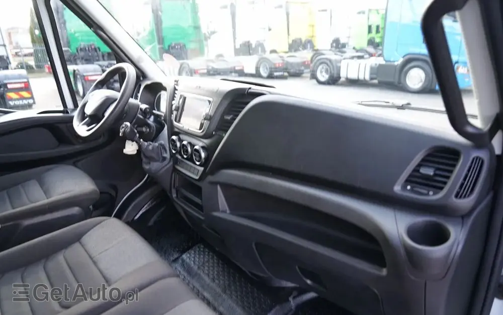 IVECO DAILY 35-160 / KONTENER 4,2 M / WINDA / BLIŹNIAK   DMC: 3500 KG /  2022 