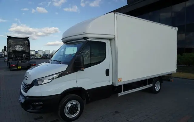 IVECO DAILY 35-160 / KONTENER 4,2 M / WINDA / BLIŹNIAK   DMC: 3500 KG /  2022 