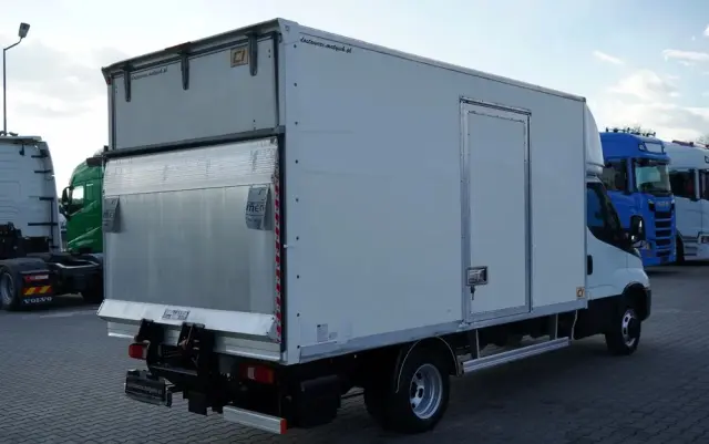 IVECO DAILY 35-160 / KONTENER 4,2 M / WINDA / BLIŹNIAK   DMC: 3500 KG /  2022 