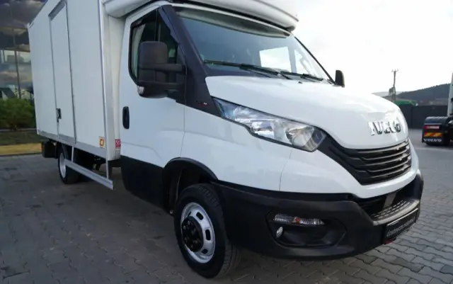 IVECO DAILY 35-160 / KONTENER 4,2 M / WINDA / BLIŹNIAK   DMC: 3500 KG /  2022 