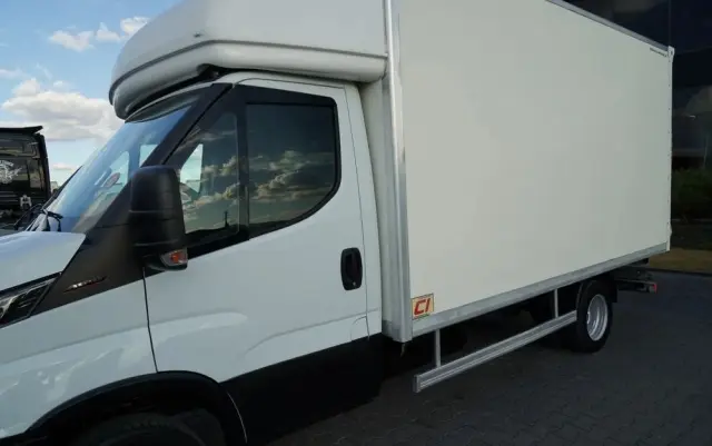 IVECO DAILY 35-160 / KONTENER 4,2 M / WINDA / BLIŹNIAK   DMC: 3500 KG /  2022 
