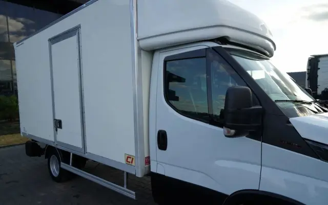 IVECO DAILY 35-160 / KONTENER 4,2 M / WINDA / BLIŹNIAK   DMC: 3500 KG /  2022 
