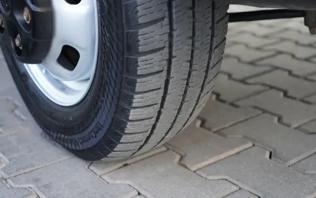 IVECO DAILY 35-160 / KONTENER 4,2 M / WINDA / BLIŹNIAK   DMC: 3500 KG /  2022 