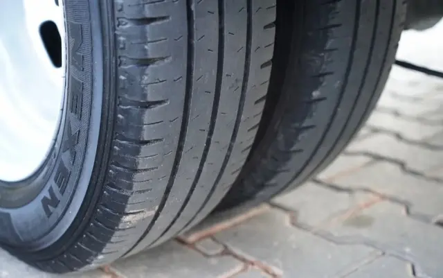 IVECO DAILY 35-160 / KONTENER 4,2 M / WINDA / BLIŹNIAK   DMC: 3500 KG /  2022 