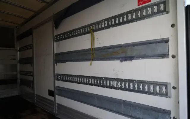 IVECO DAILY 35-160 / KONTENER 4,2 M / WINDA / BLIŹNIAK   DMC: 3500 KG /  2022 