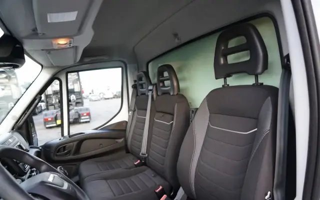 IVECO DAILY 35-160 / KONTENER 4,2 M / WINDA / BLIŹNIAK   DMC: 3500 KG /  2022 