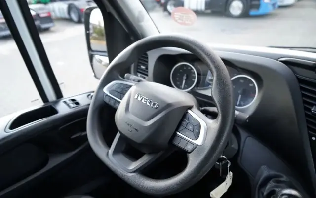 IVECO DAILY 35-160 / KONTENER 4,2 M / WINDA / BLIŹNIAK   DMC: 3500 KG /  2022 