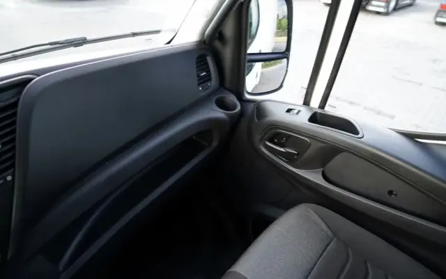 IVECO DAILY 35-160 / KONTENER 4,2 M / WINDA / BLIŹNIAK   DMC: 3500 KG /  2022 