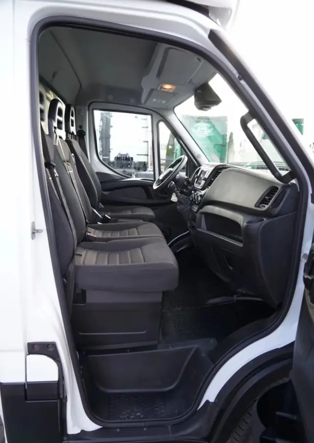 IVECO DAILY 35-160 / KONTENER 4,2 M / WINDA / BLIŹNIAK   DMC: 3500 KG /  2022 