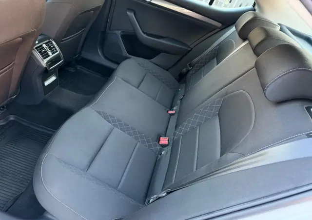 SKODA Superb 2.0 TDI Active