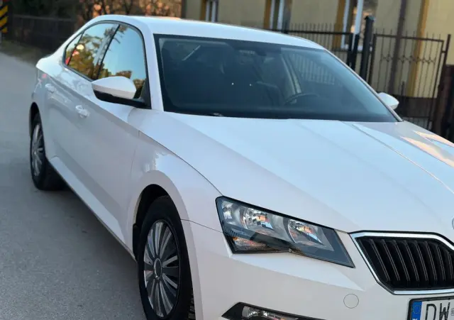 SKODA Superb 2.0 TDI Active