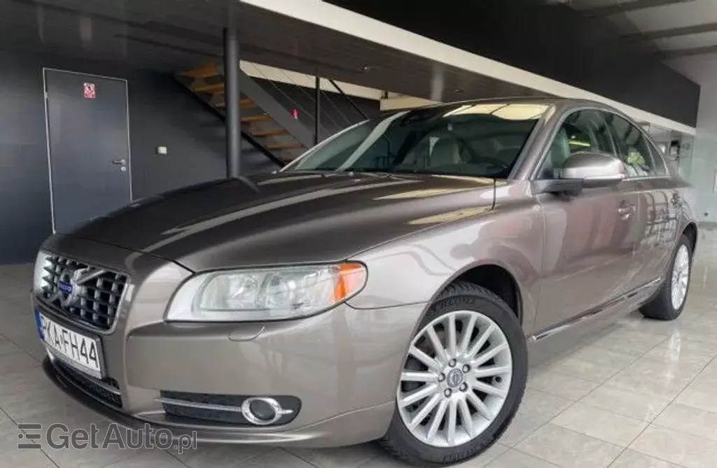 VOLVO S80 