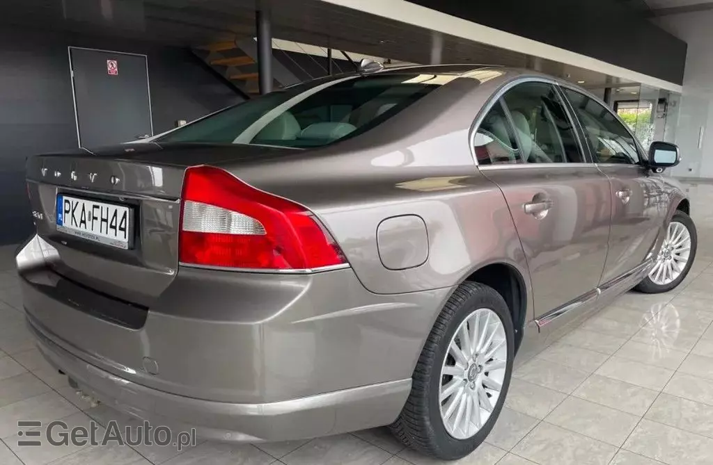 VOLVO S80 