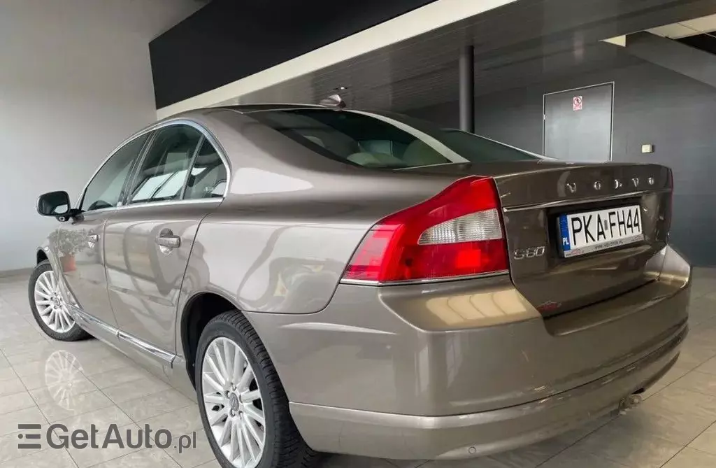 VOLVO S80 