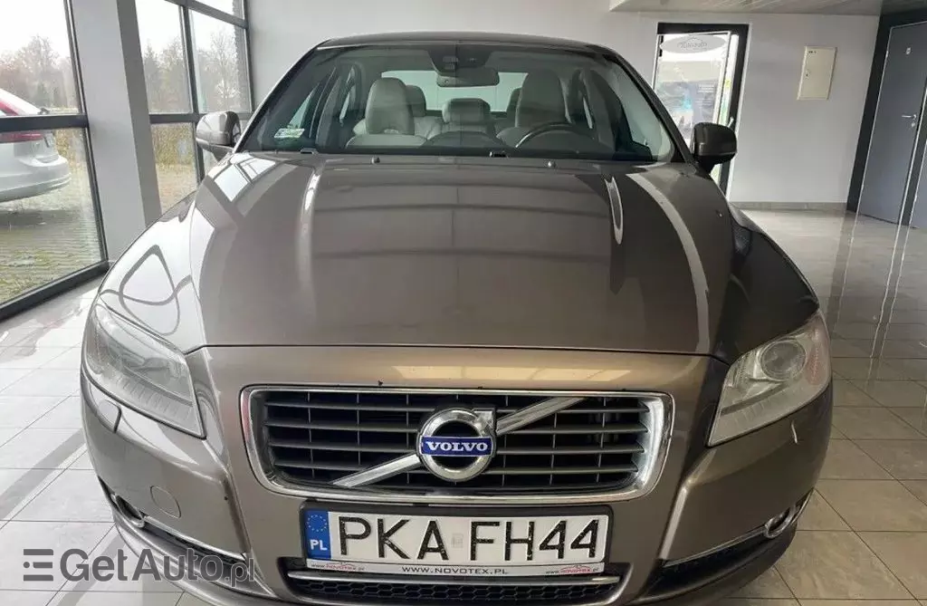 VOLVO S80 