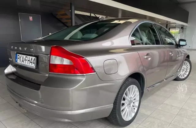 VOLVO S80 