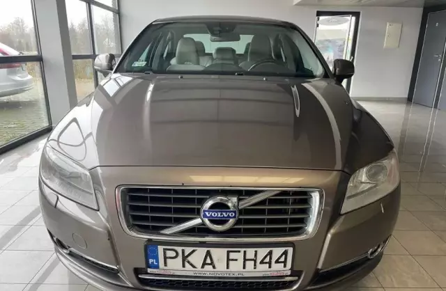 VOLVO S80 