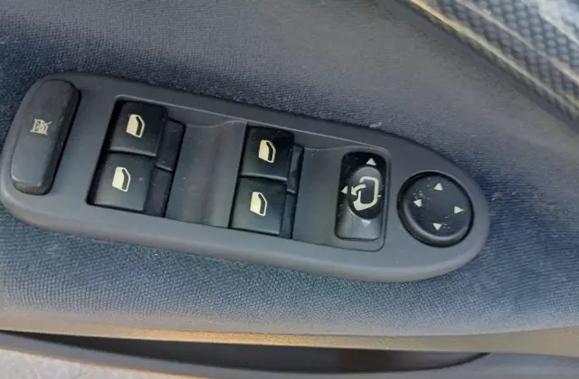 CITROEN C5 2.0i 16V (136 KM)