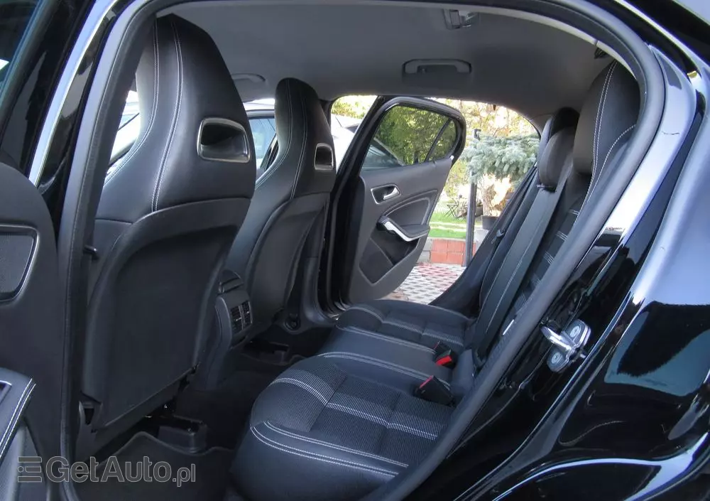 MERCEDES-BENZ GLA 200 7G-DCT Urban