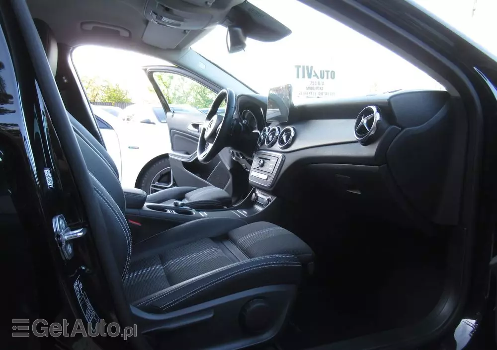 MERCEDES-BENZ GLA 200 7G-DCT Urban
