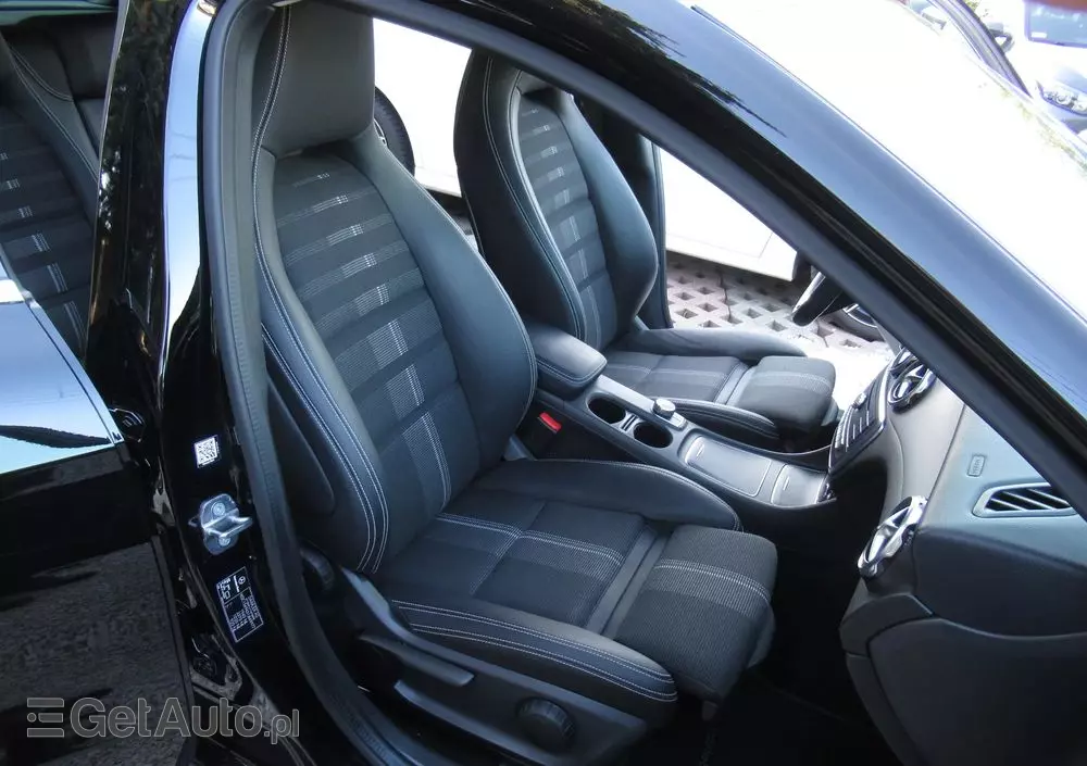 MERCEDES-BENZ GLA 200 7G-DCT Urban