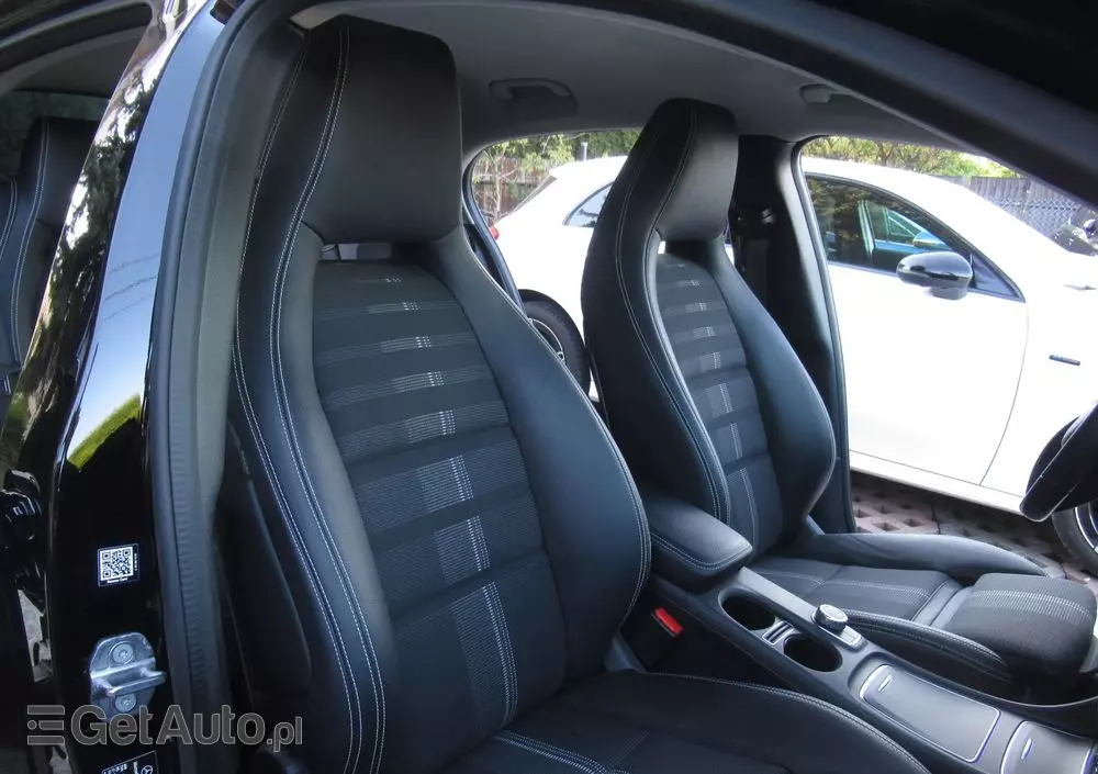 MERCEDES-BENZ GLA 200 7G-DCT Urban