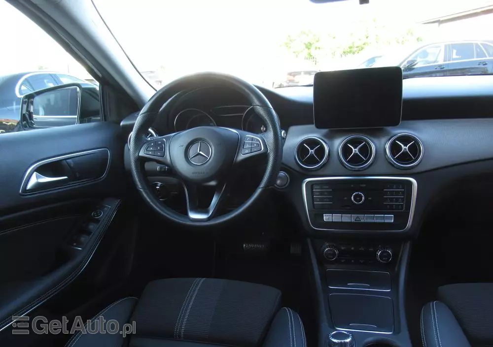 MERCEDES-BENZ GLA 200 7G-DCT Urban