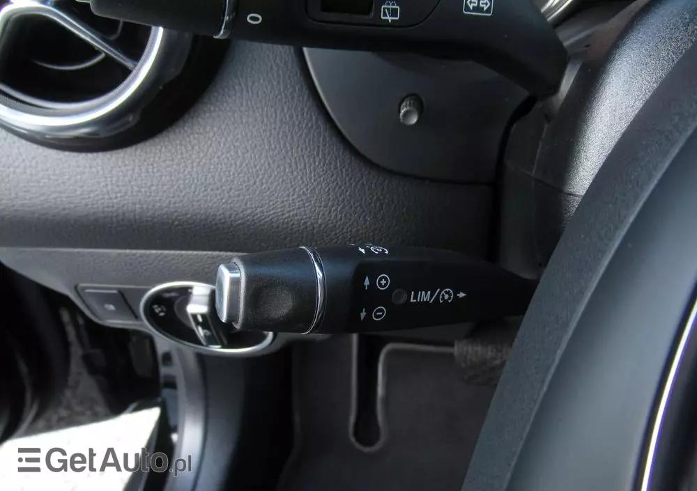 MERCEDES-BENZ GLA 200 7G-DCT Urban