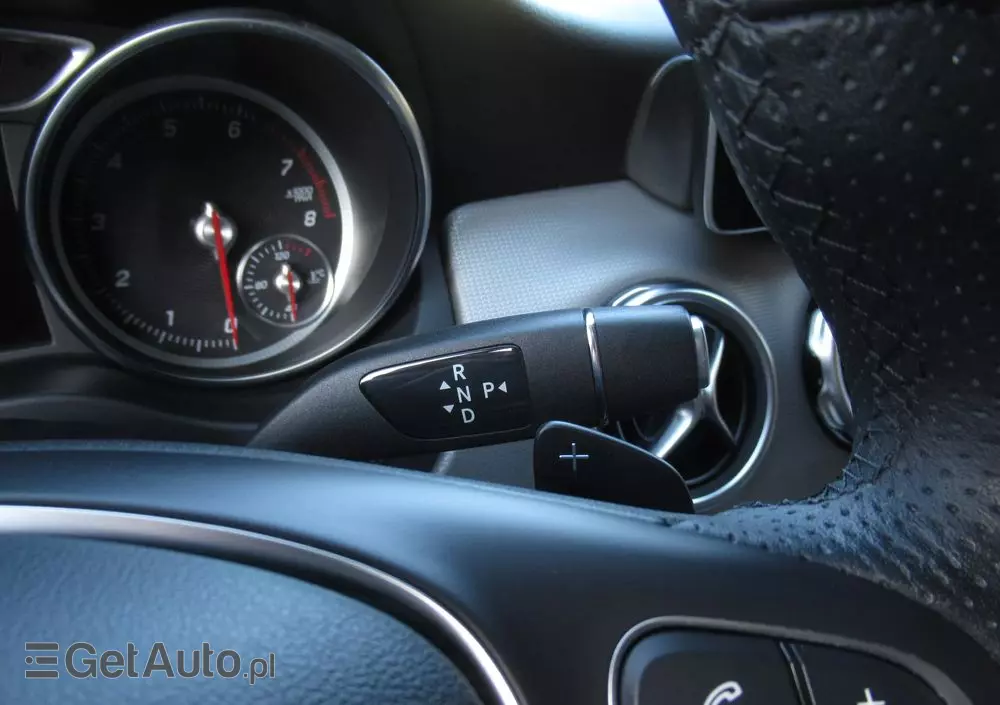 MERCEDES-BENZ GLA 200 7G-DCT Urban