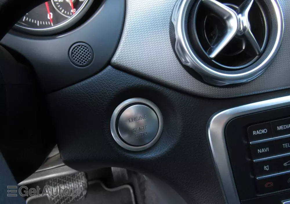 MERCEDES-BENZ GLA 200 7G-DCT Urban