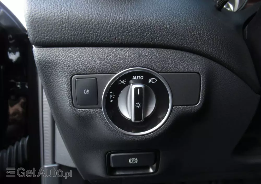 MERCEDES-BENZ GLA 200 7G-DCT Urban