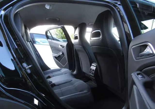 MERCEDES-BENZ GLA 200 7G-DCT Urban