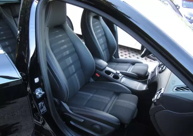 MERCEDES-BENZ GLA 200 7G-DCT Urban