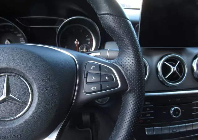 MERCEDES-BENZ GLA 200 7G-DCT Urban