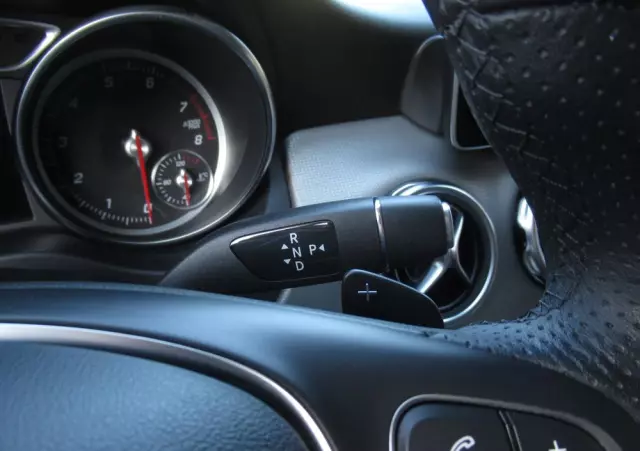 MERCEDES-BENZ GLA 200 7G-DCT Urban