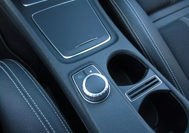 MERCEDES-BENZ GLA 200 7G-DCT Urban