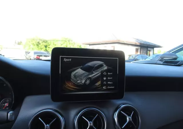 MERCEDES-BENZ GLA 200 7G-DCT Urban