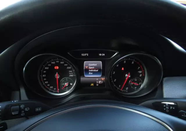 MERCEDES-BENZ GLA 200 7G-DCT Urban