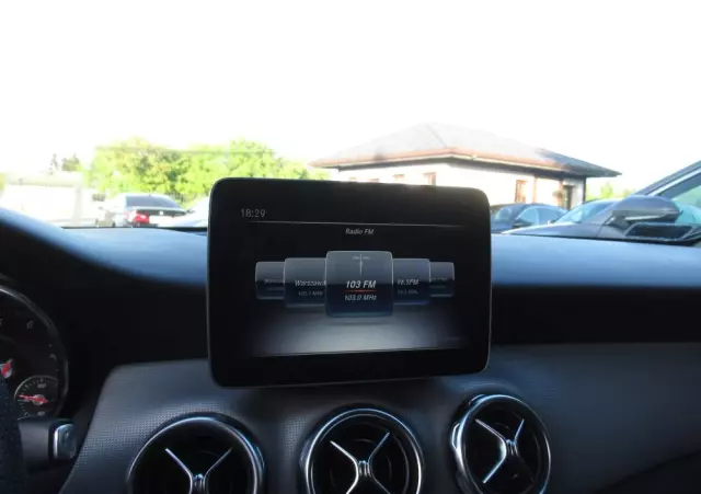 MERCEDES-BENZ GLA 200 7G-DCT Urban