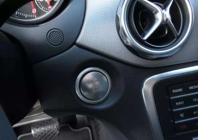 MERCEDES-BENZ GLA 200 7G-DCT Urban